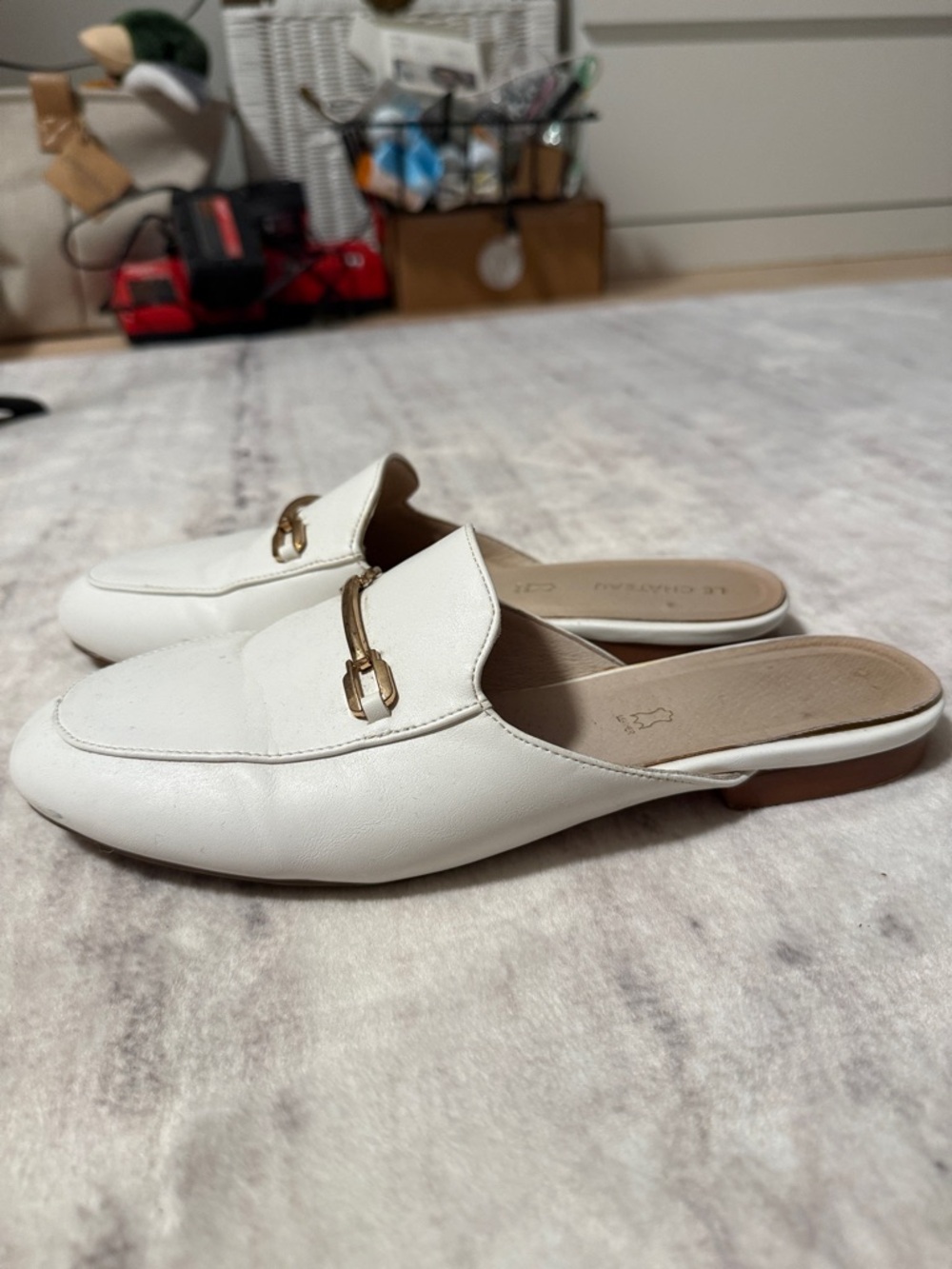 le chateau White Leather Backless Mules with Gold Bit - Picture 2 of 4
